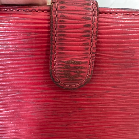 Louis Vuitton - Picture 7 of 17